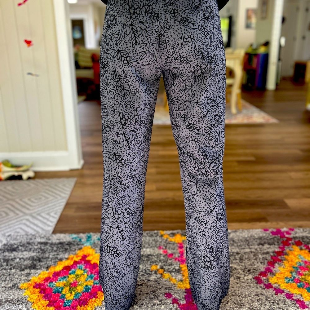 Kenneth Cole women’s black/gray cotton pants velvet floral 30” waist. Inseam 32”